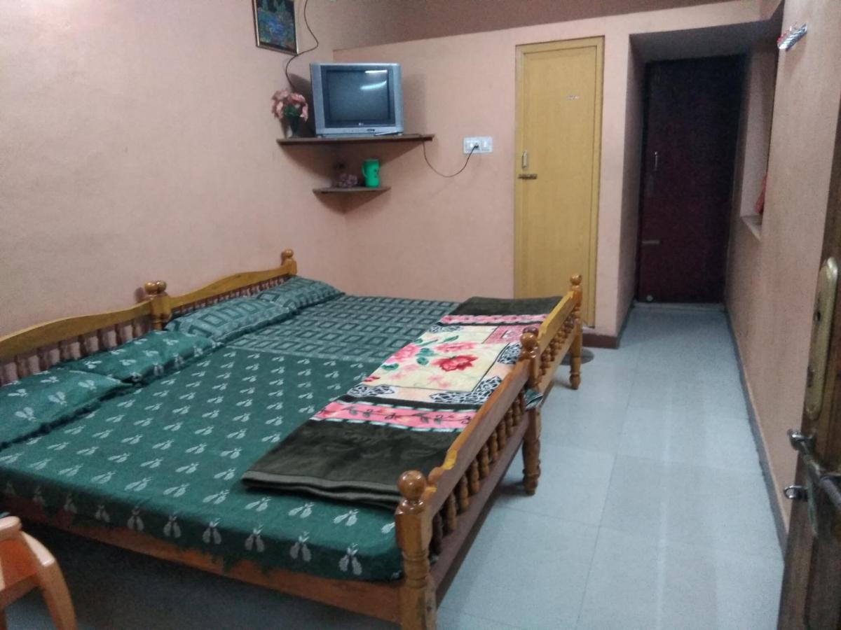 Maniis Homestay Valparai Exterior photo